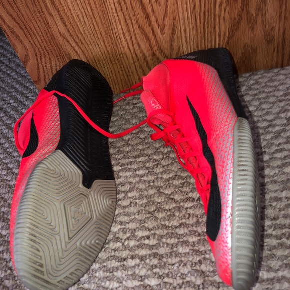 Nike soccer shoes.size 10 - Picture 2 of 3
